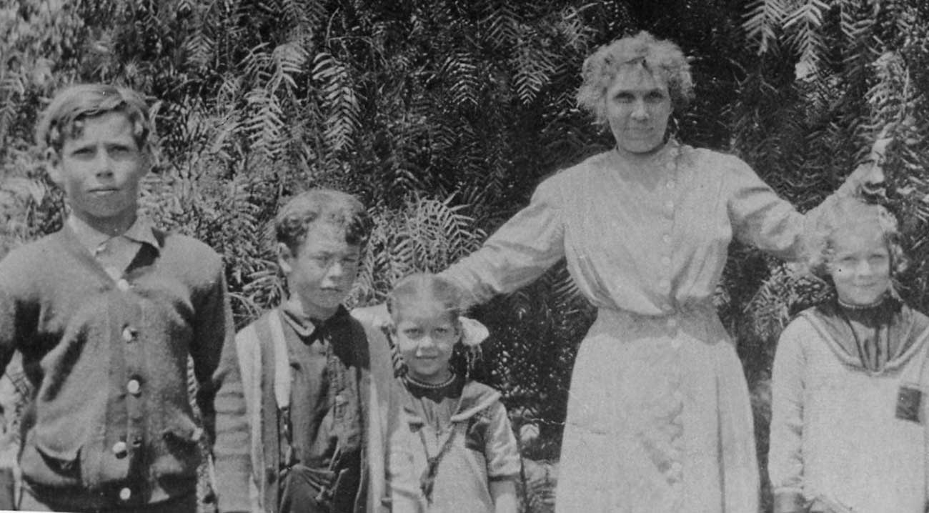 Sarah Moon and her children.